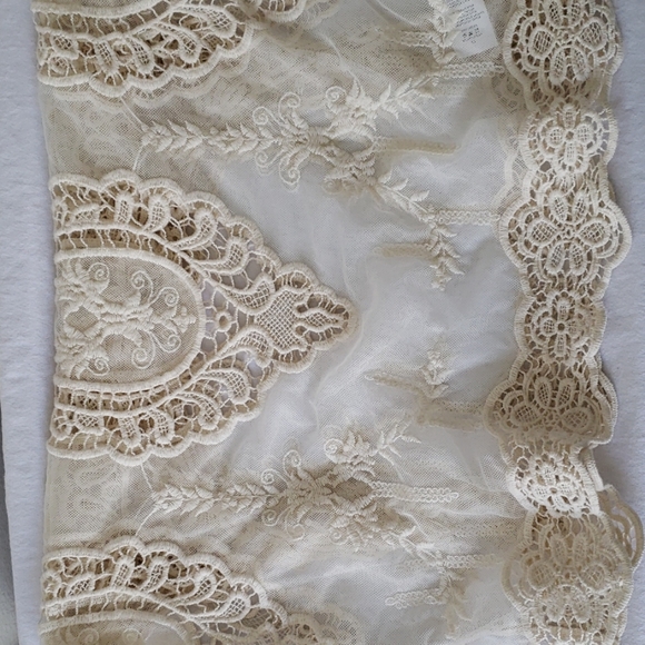 Tops - Picture 5 of 5